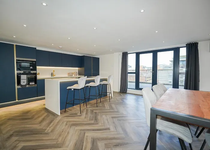 Luxury Two Bedroom City Centre Penthouse