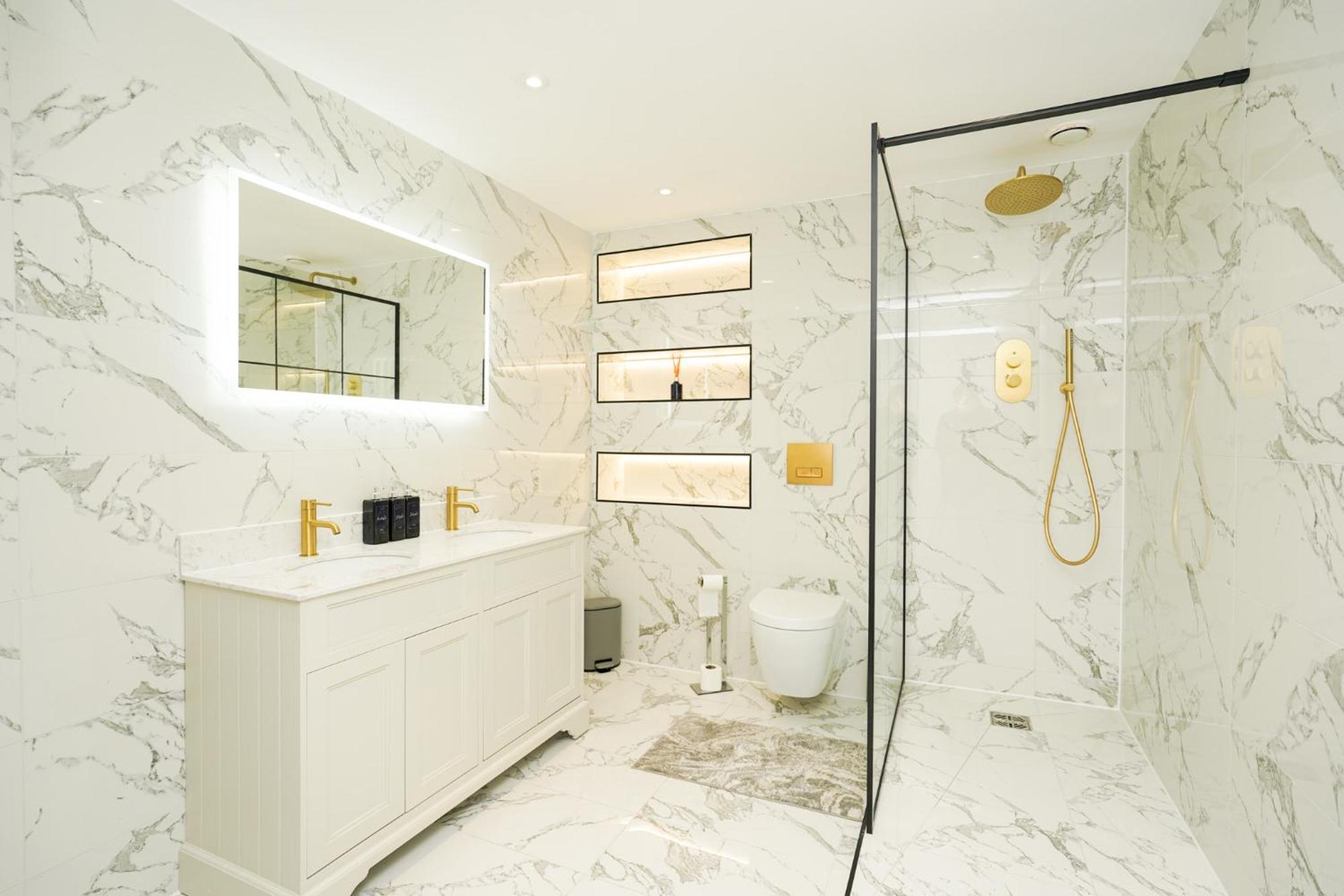 Luxury Two Bedroom City Centre Penthouse