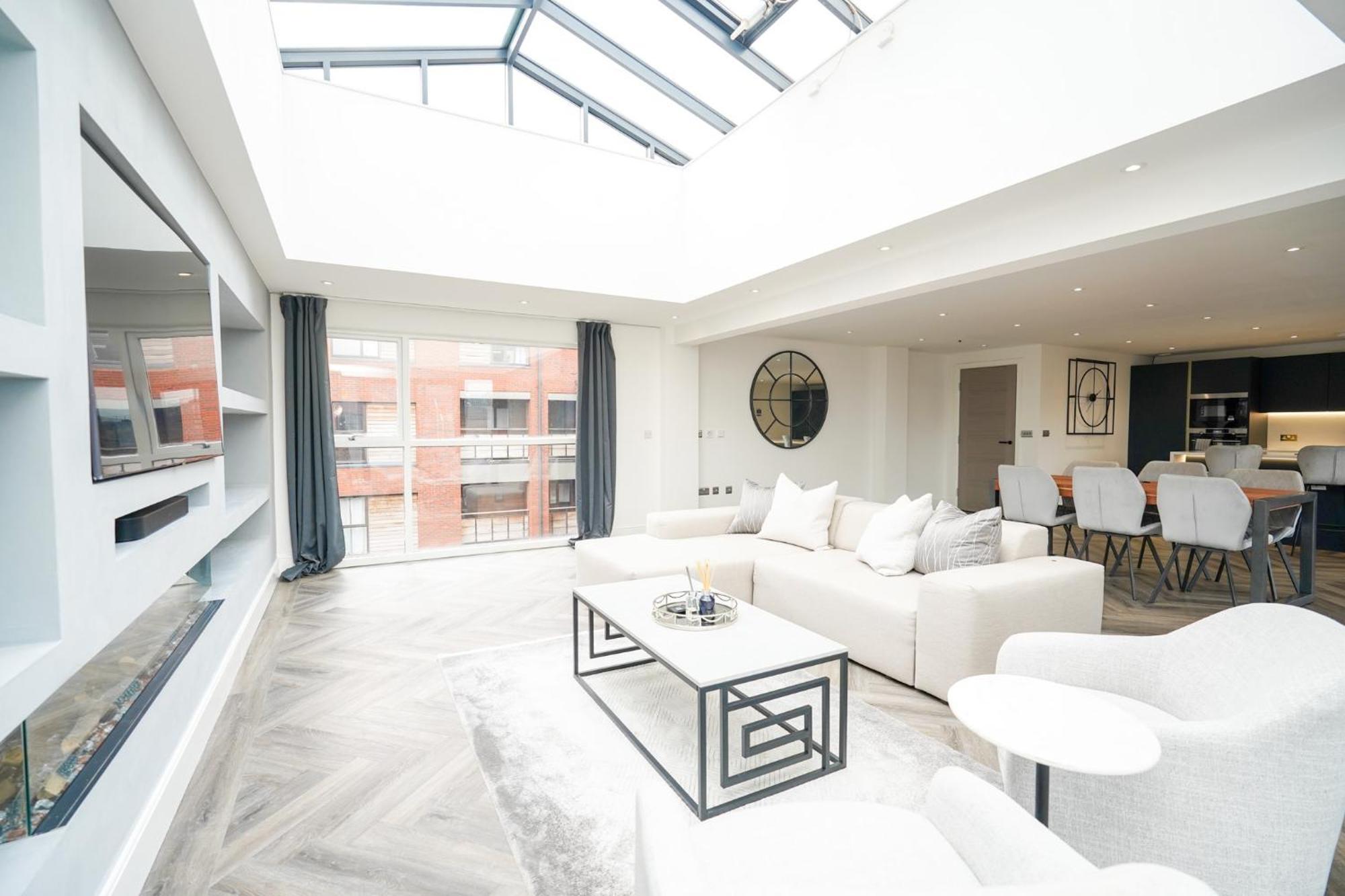 Luxury Two Bedroom City Centre Penthouse Apartment