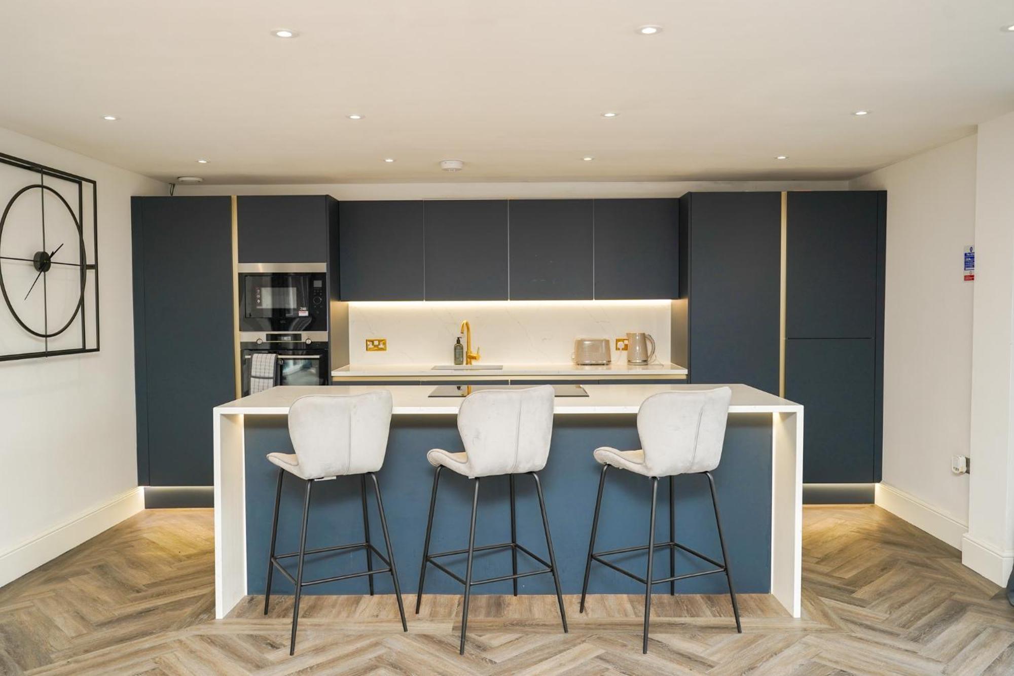 Luxury Two Bedroom City Centre Penthouse Apartment *
