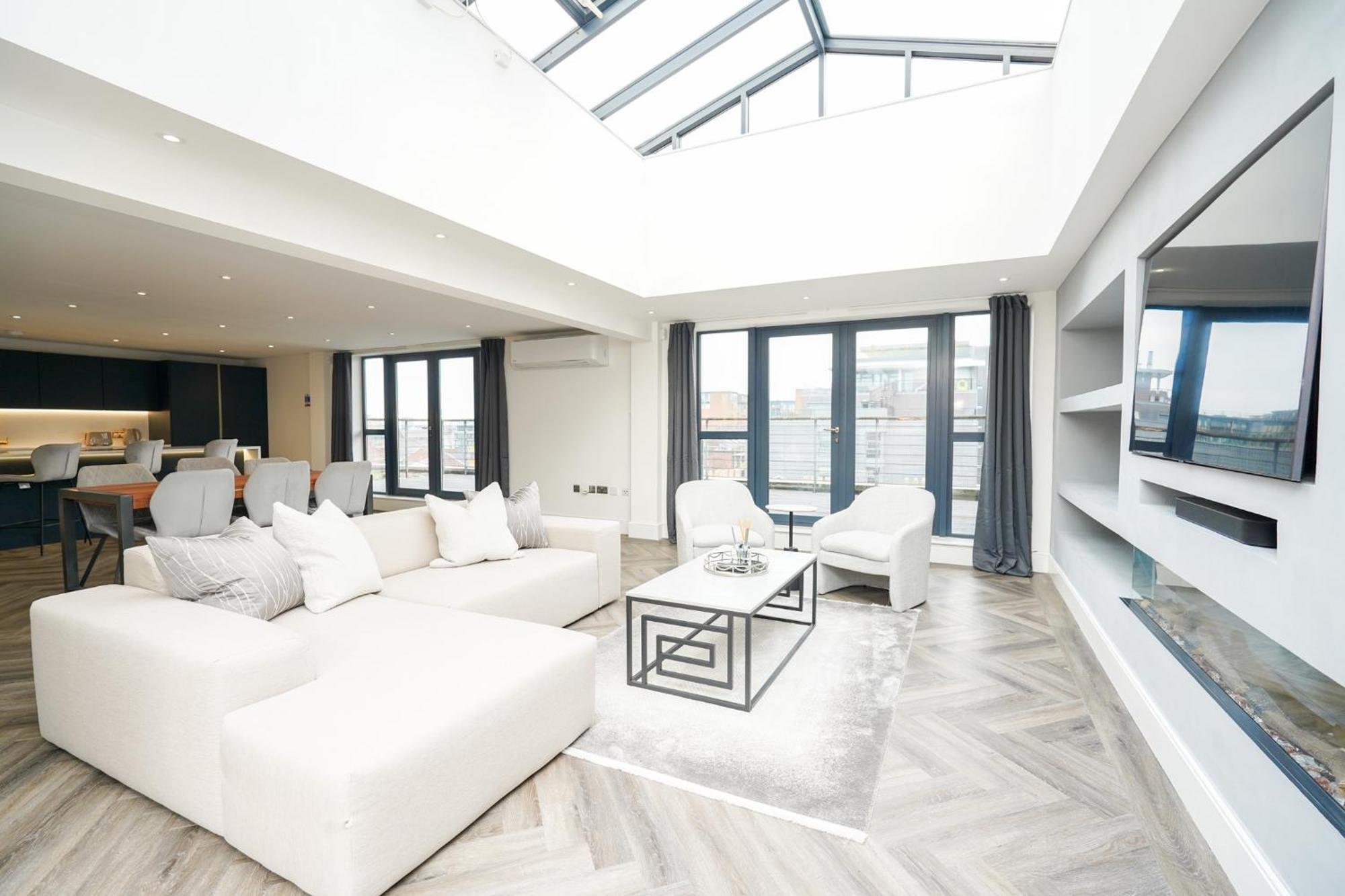 Apartment Luxury Two Bedroom City Centre Penthouse